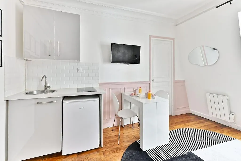Magnifique Rose A #garemontparnasse Paris