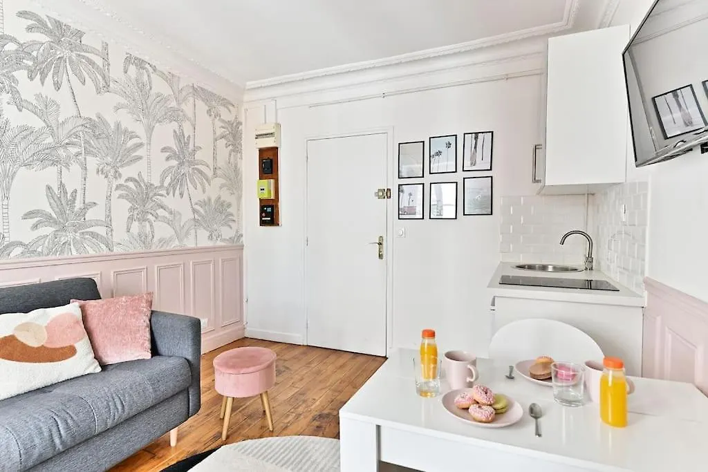 Magnifique Rose A #garemontparnasse Paris